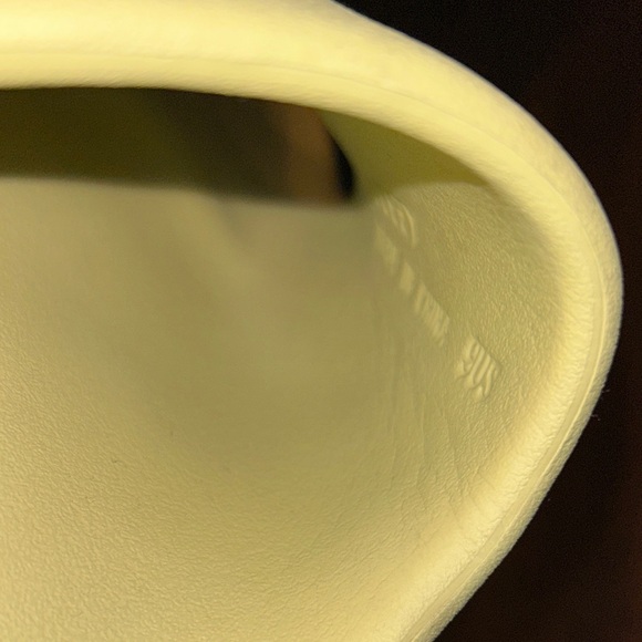 YEEZY slides - Picture 7 of 9